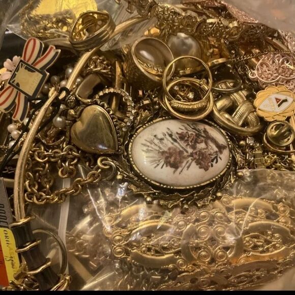 Discovery Lot • 1LB • Vtg Costume Bling • Gold/Silver • Pearls • Rhinestones - Picture 3 of 5